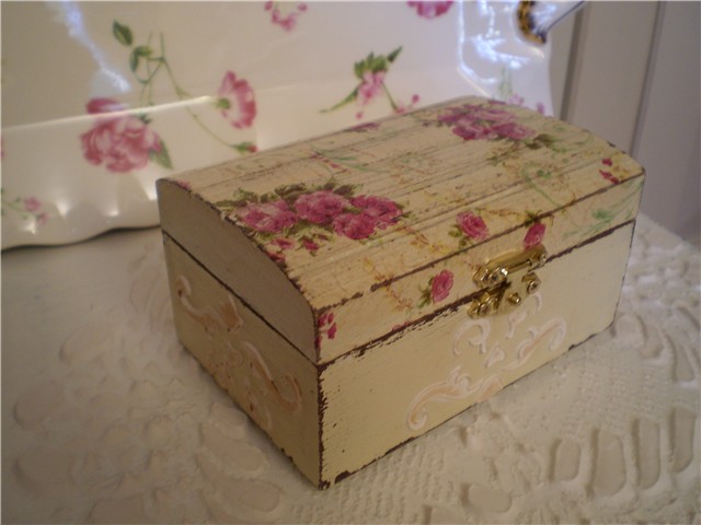 shabby box